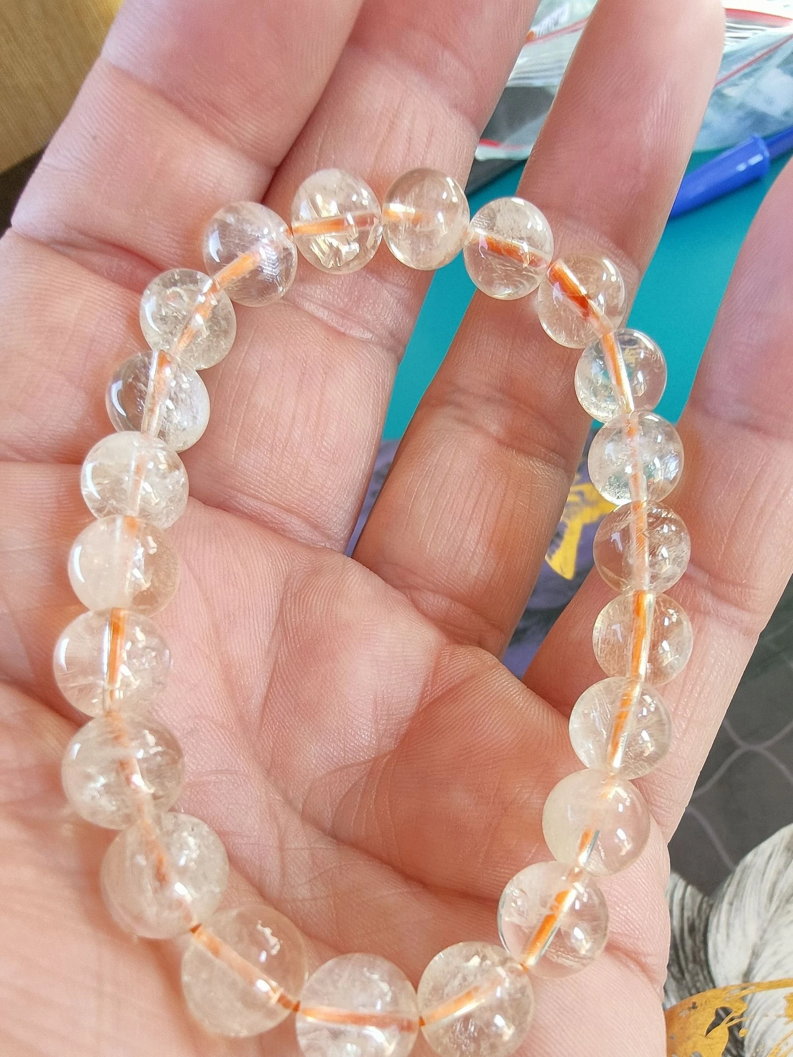 Un bracelet en citrine naturelle